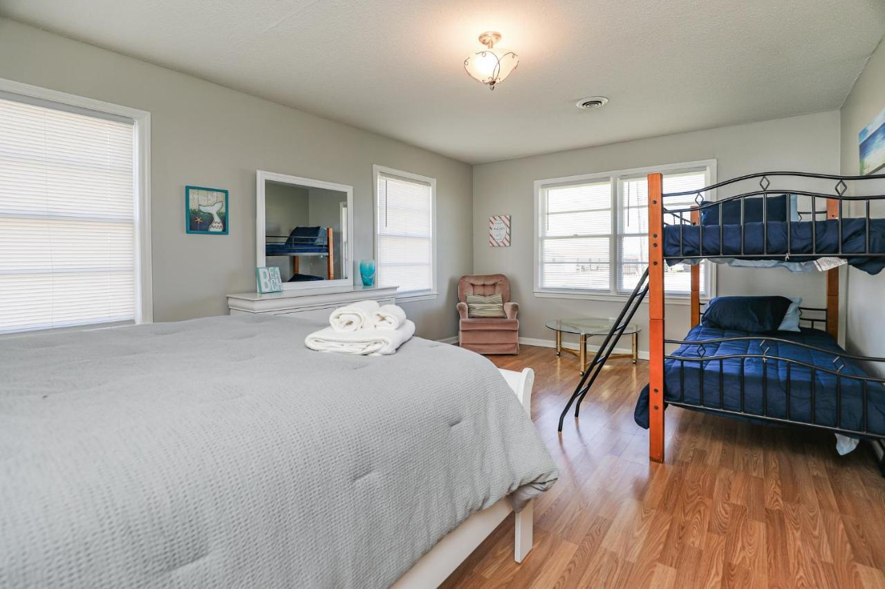 Spacious Home With Waterfront View-Welcome Pets Sneads Ferry Exterior foto