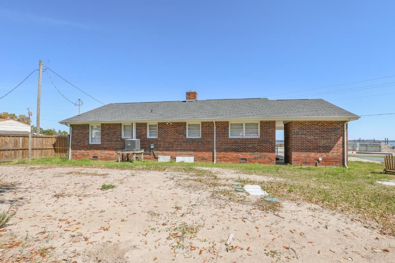 Spacious Home With Waterfront View-Welcome Pets Sneads Ferry Exterior foto