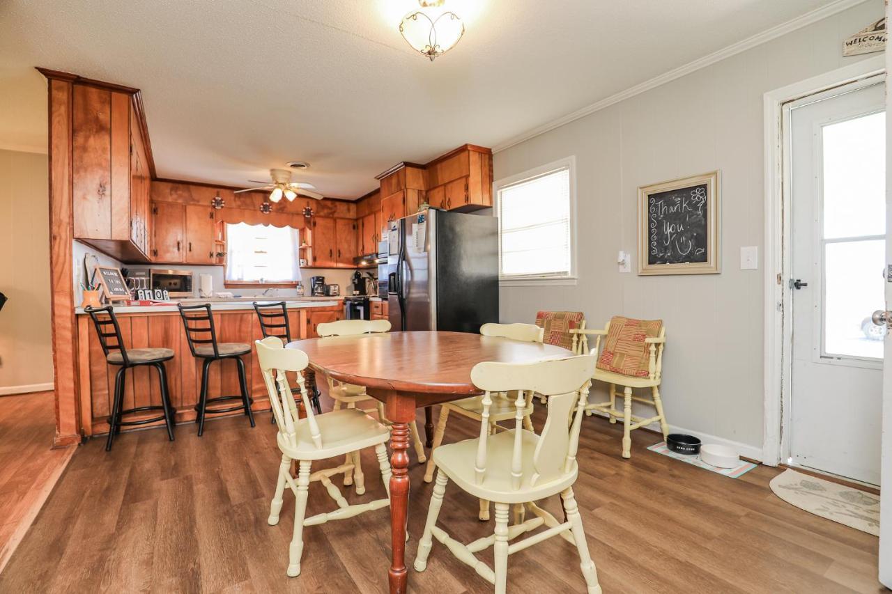 Spacious Home With Waterfront View-Welcome Pets Sneads Ferry Exterior foto