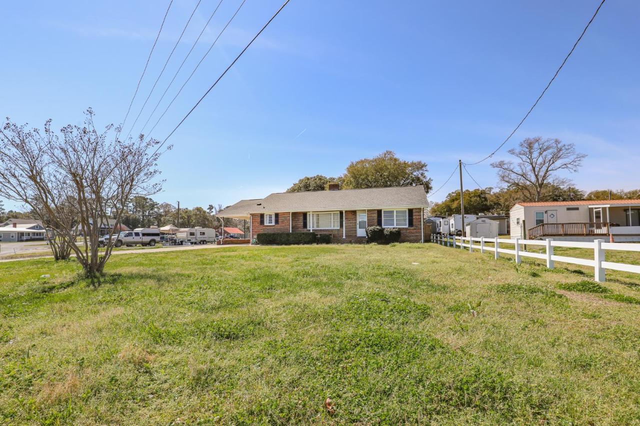 Spacious Home With Waterfront View-Welcome Pets Sneads Ferry Exterior foto