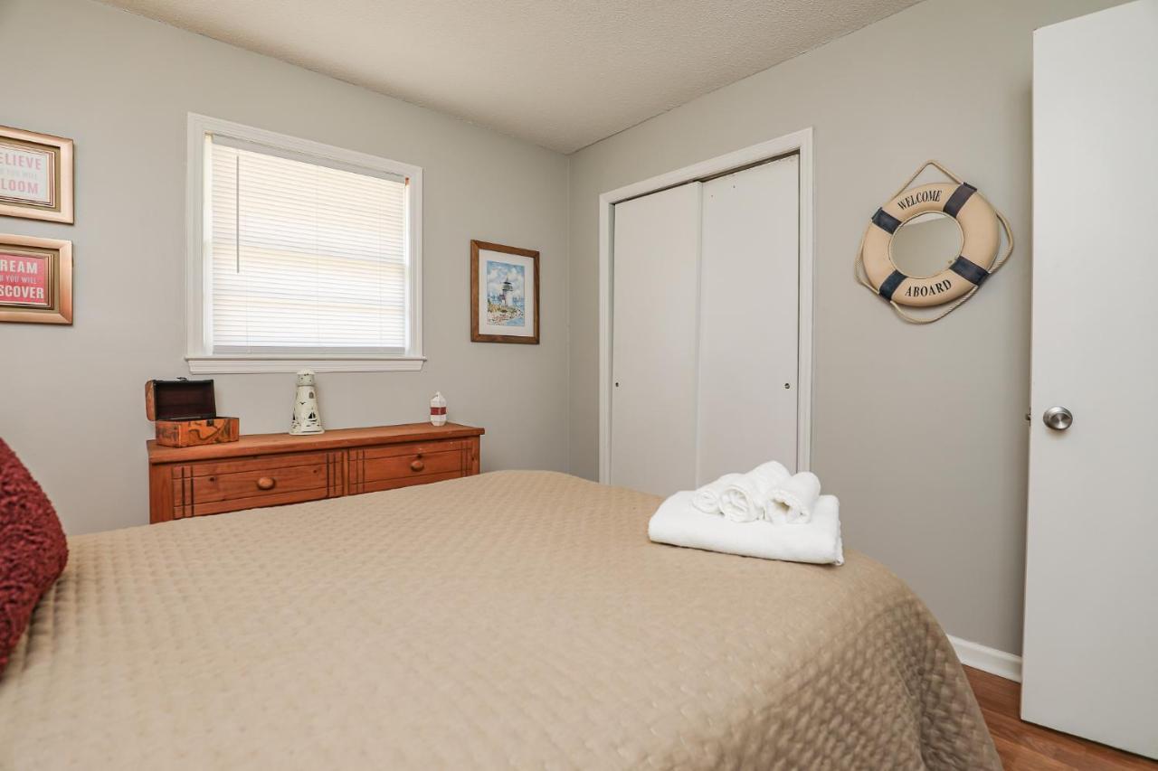 Spacious Home With Waterfront View-Welcome Pets Sneads Ferry Exterior foto
