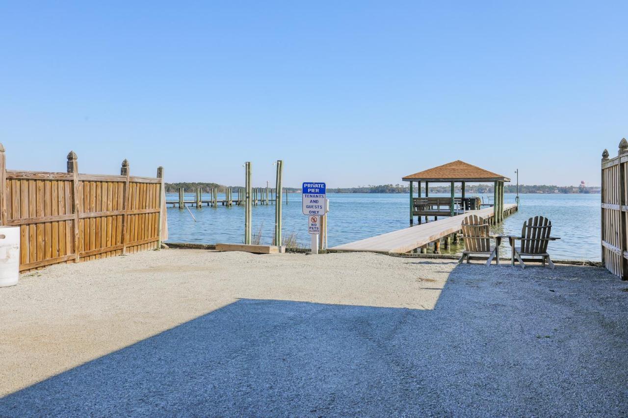 Spacious Home With Waterfront View-Welcome Pets Sneads Ferry Exterior foto