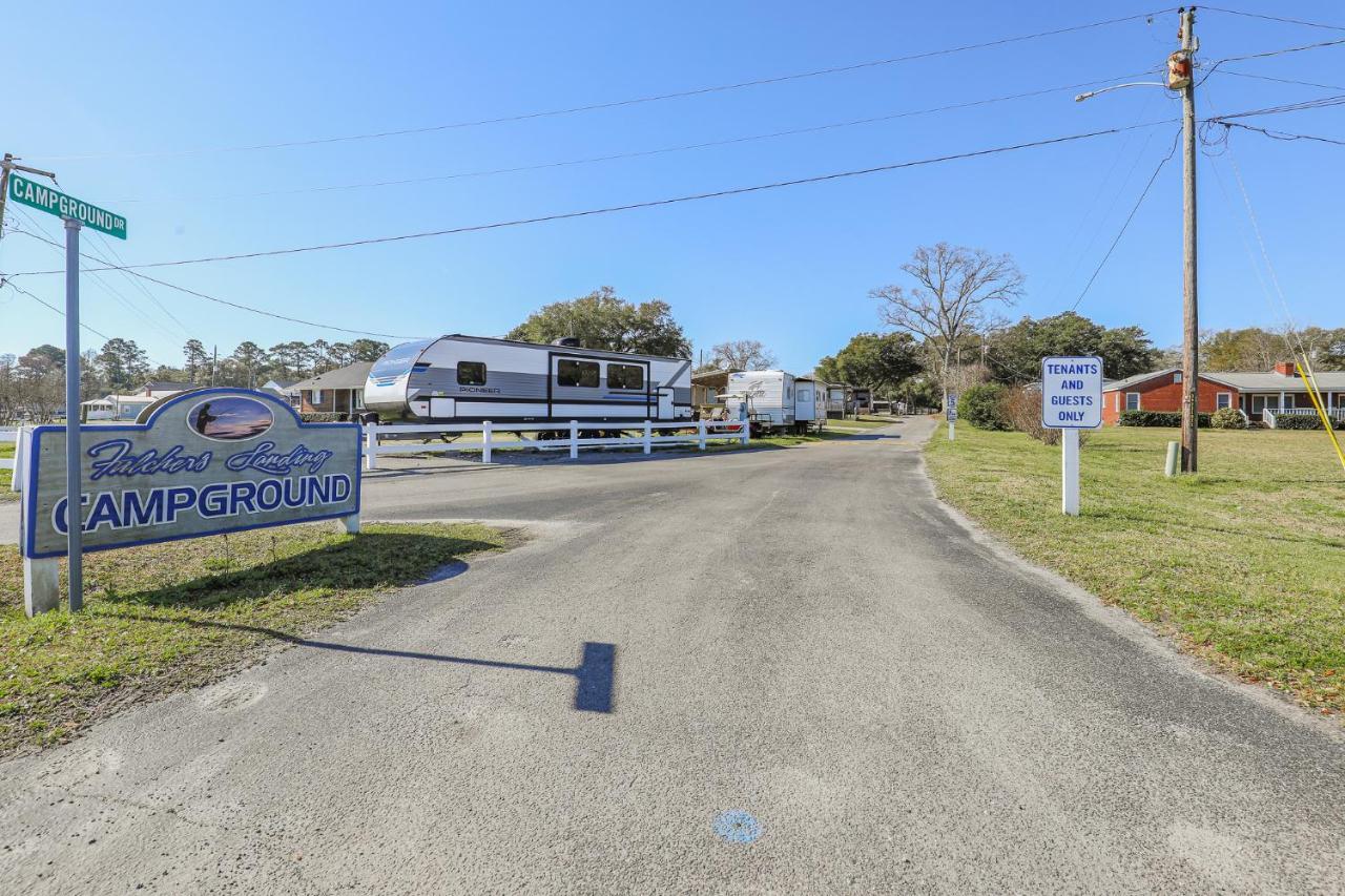 Spacious Home With Waterfront View-Welcome Pets Sneads Ferry Exterior foto