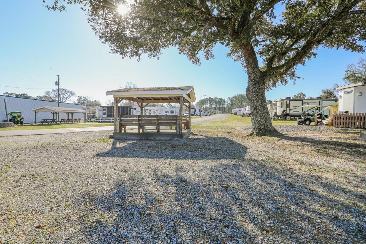 Spacious Home With Waterfront View-Welcome Pets Sneads Ferry Exterior foto