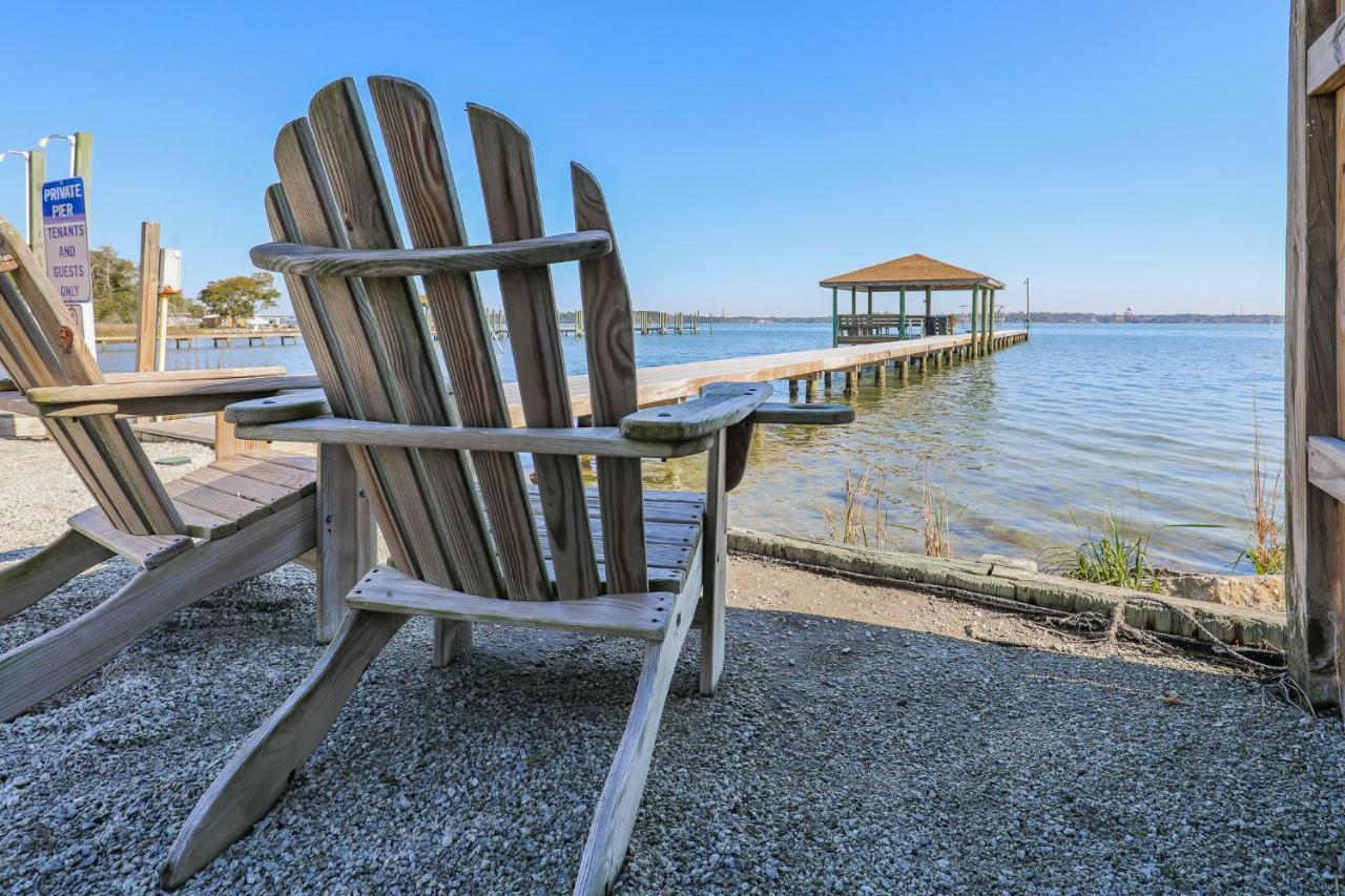 Spacious Home With Waterfront View-Welcome Pets Sneads Ferry Exterior foto
